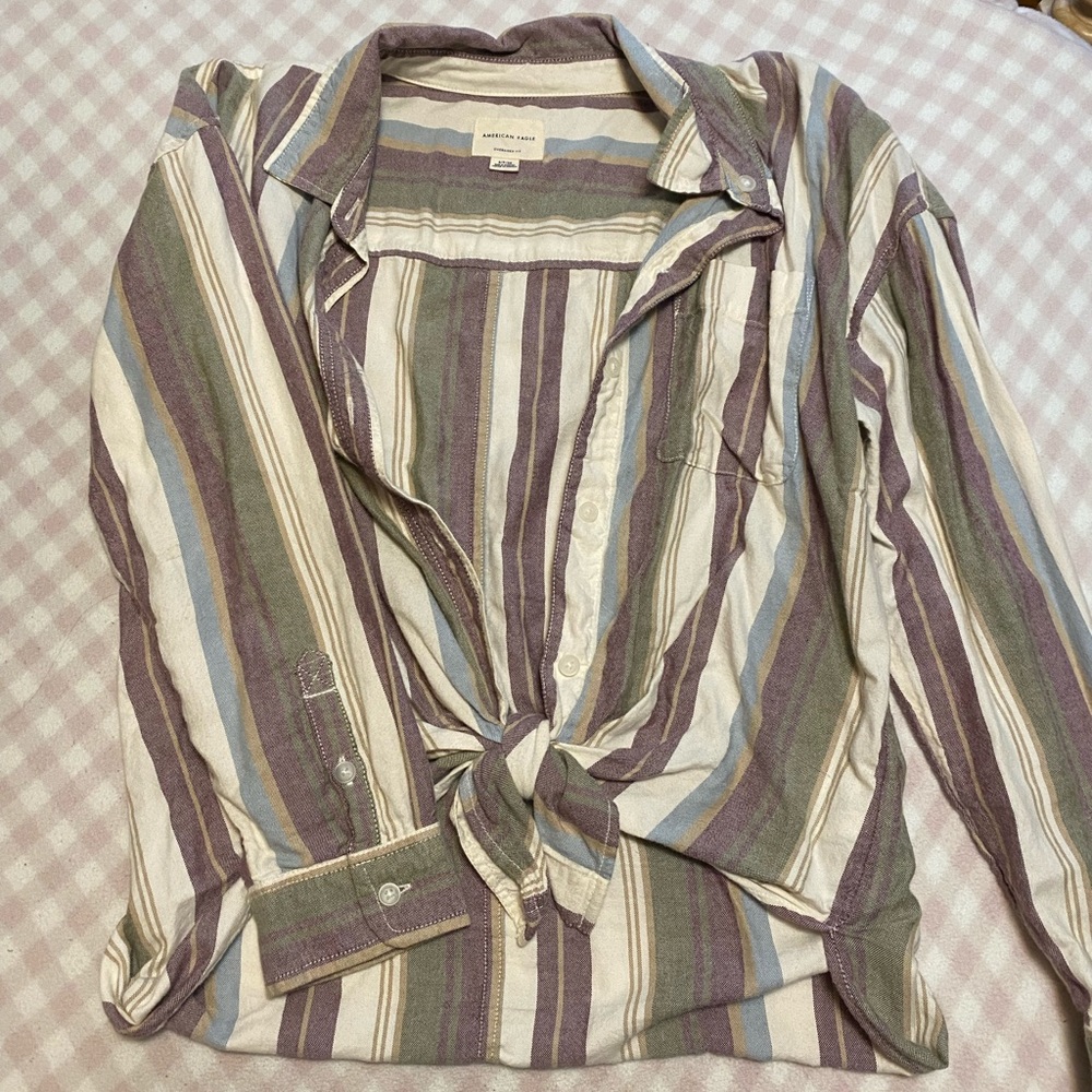 American Eagle button up tee.